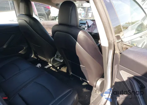 2017 Tesla Model 3 Long Range/Standard z USA, uszkodzony, nr VIN 5YJ3E1EA9HF001294